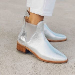 Soludos silver Chelsea boots